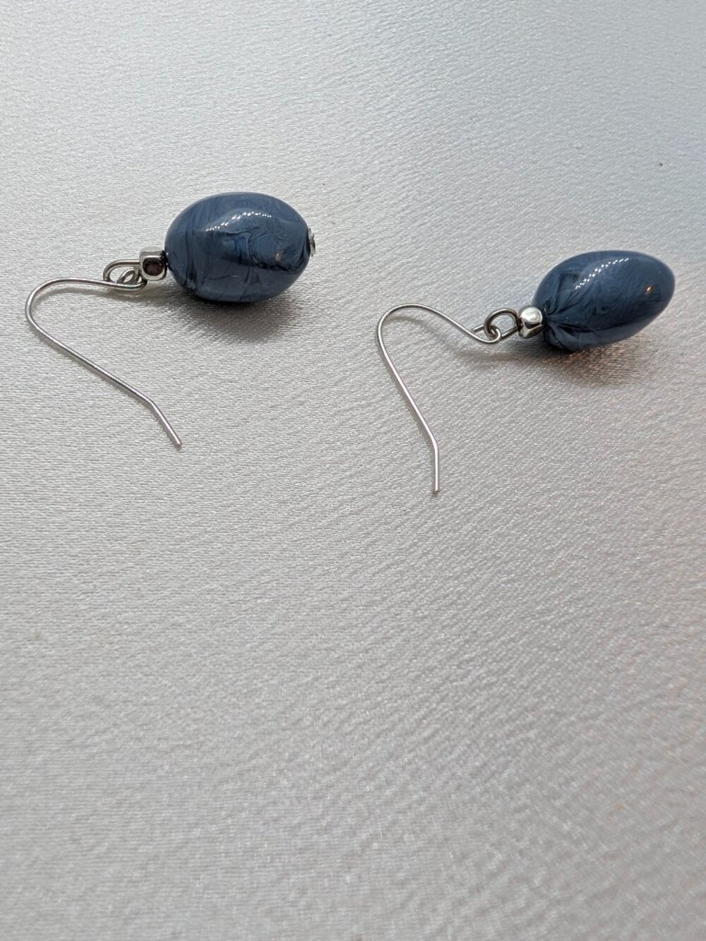 Summer Blue NWT grey blue acrylic bead french-wire fashion drop earrings - Picture 4 of 8